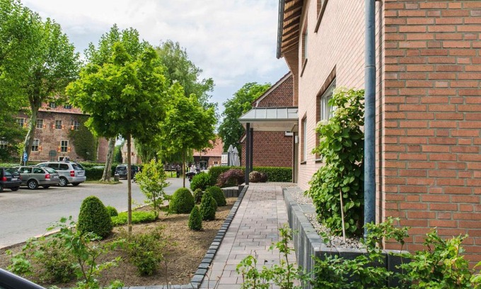 Raesfeld Hotel | Explore Hotel am Tiergarten: Pet-Friendly & Family Welcoming