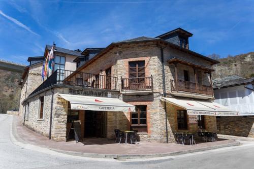 Ambasmestas Hotel | Discover Hotel Ambasmestas: Ideal for Families & Dining