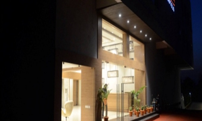 Rajnandgaon Hotel | Budget-Friendly Stays at Hotel Amora with Breakfast Included