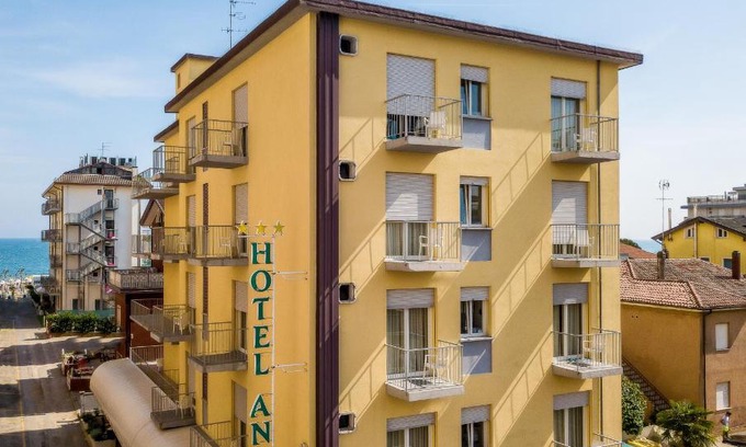 Lido di Jesolo Hotel | Discover Hotel Anny: Oceanfront with Pet-Friendly Amenities