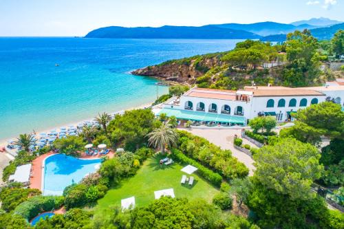 Lido di Capoliveri Hotel | Hotel Antares: Oceanfront Retreat with Pool & Private Beach