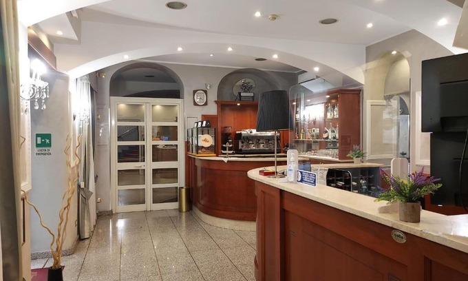 Historic Centre Hotel | Cozy Hotel Antico Distretto: Pet-Friendly Family Retreat