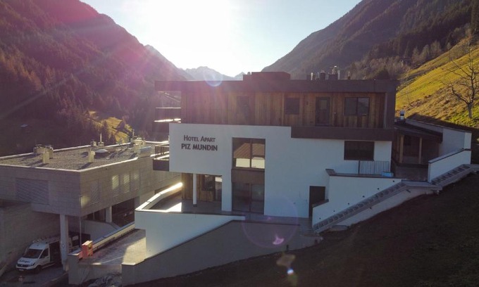Kappl Apartment | Pet-Friendly Retreat at Hotel Apart Piz Mundin with Ocean Views