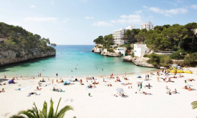Cala Santany Hotel | Beautiful Hotel Apartamentos Cala Santanyi with Pool & Spa