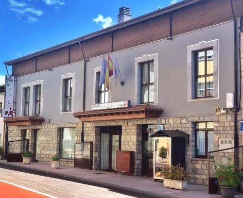 Onis Hotel | Inviting Stay at Apartamentos Peña Santa with Pool & Dining