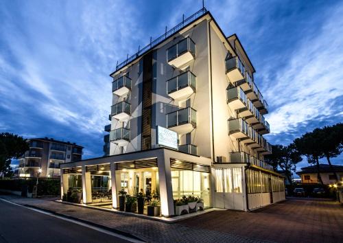 Lido di Jesolo Hotel | Experience Hotel Carinthia S: Beachfront Bliss Awaits