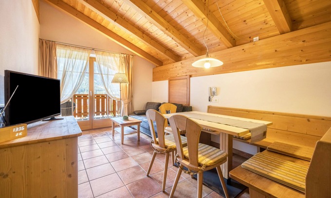 Pracupola Apartment | Relaxing Lake View Apartment with Pool at Naturresidenz