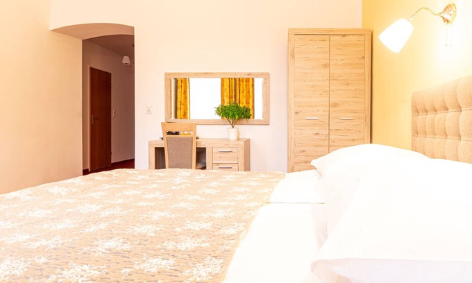 Penzing Hotel | Comfortable Stay at Hotel & Apartments Klimt with Spa Access
