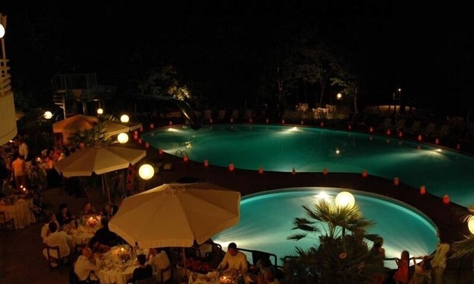 Santarello Hotel | Welcome to Hotel Apogeo: Family-Friendly with Pool & Hot Tub