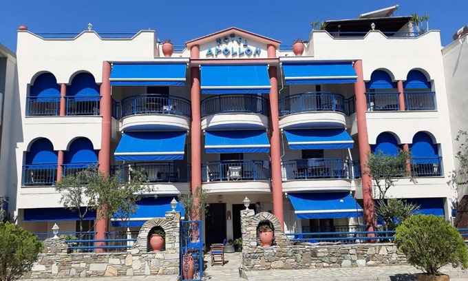 Sarti Apartment | Oceanfront Retreat at Hotel Apollon with Breakfast Included