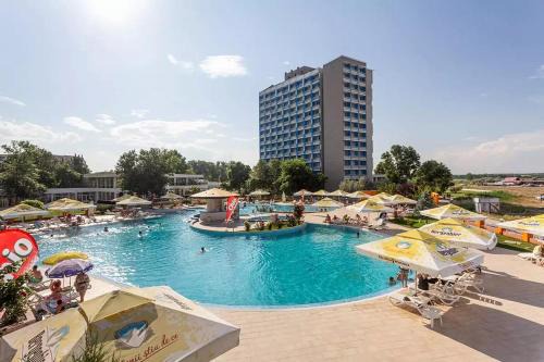 Saturn Hotel | Budget-Friendly Hotel Balada with Pool & Breakfast Options