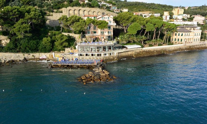 Diano Marina Hotel | Serene Hotel Arc En Ciel: 4-Star Beachfront Getaway