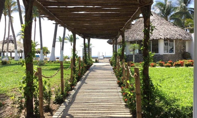 Puerto Arista Hotel | Relaxing Getaway at Hotel Arista Bugambilias with Pool & Spa