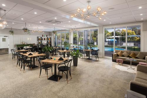 Tauranga Hotel | Comfortable Stay at Hotel Armitage with Oceanfront Views