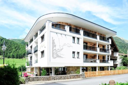 Ischgl Hotel | Experience Hotel Arnika: 4-Star Stay with Oceanfront Views