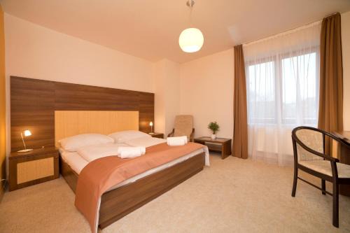 Pisek Hotel | Stylish Hotel Art: Pet Friendly & Family-Friendly Retreat