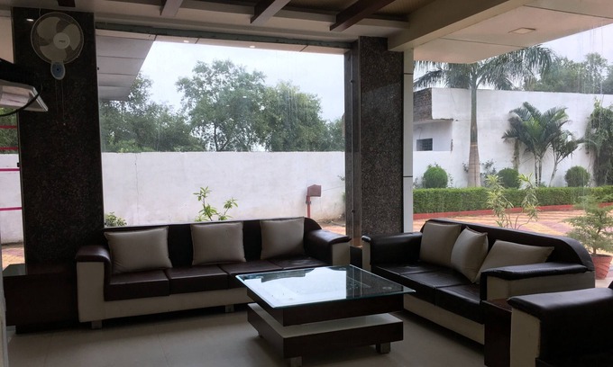 Lalitpur Hotel | Top-Rated Hotel Aryan Inn Lalitpur with Family-Friendly Amenities
