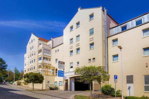 Altenburg Hotel | Pet Friendly Hotel Astor with Breakfast and Family Amenities