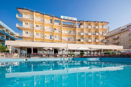 Faro Hotel | Experience Comfort at Hotel Astor with Oceanfront Amenities