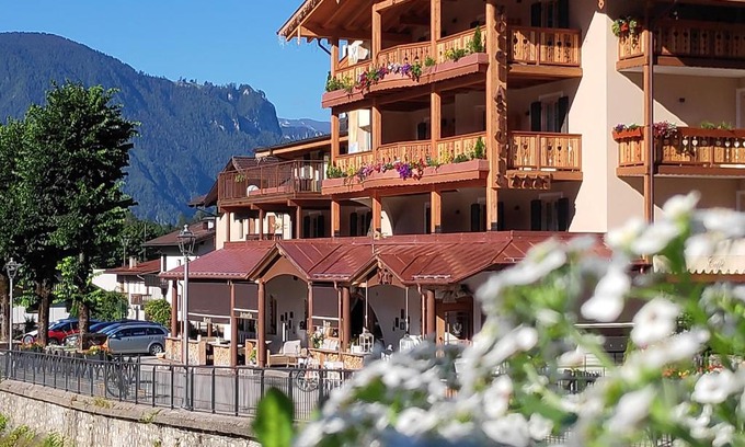 Fiera di Primiero Hotel | Experience Comfort at Hotel Astoria with Ocean Views