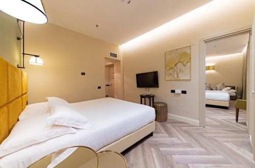San Vincenzo Hotel | Discover Hotel Astoria: 4-Star Stay with Hot Tub & Breakfast