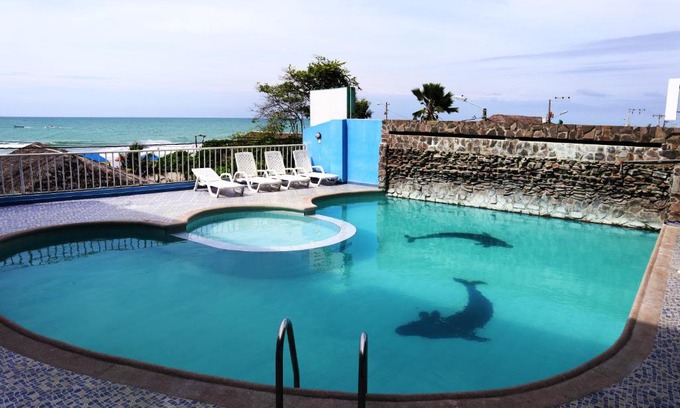 Atacames Hotel | Relax at Hotel Atacames Inn with Oceanfront Pool Access