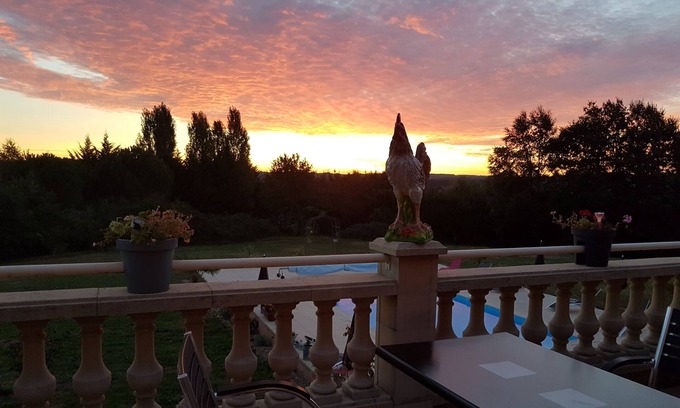 Hautefort Hotel | Experience Hotel Au Périgord Noir: Family-Friendly Retreat