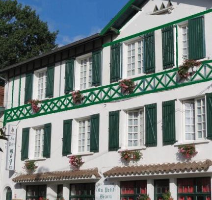 Salies-de-Bearn Hotel | Discover Hotel Au Petit Béarn: Family-Friendly Bliss
