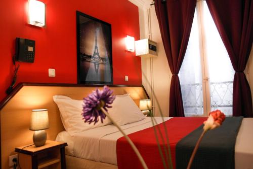 Montmartre Hotel | Family-Friendly Stays at Hotel Audran - 8/10 Guest Rating