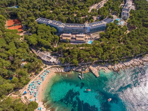 Cove Murtar Hotel | Relaxing Oceanfront Retreat at Hotel Aurora with Spa & Pool