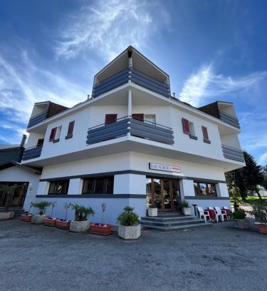 Colico Piano Hotel | Pet-Friendly Hotel Aurora with Breakfast & Family Amenities