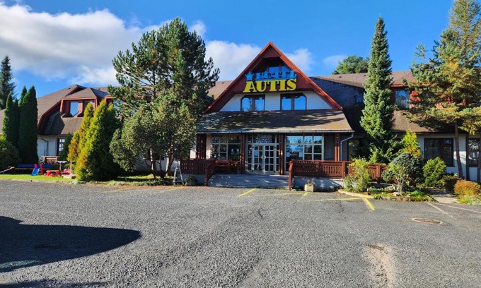 Velky Slavkov Hotel | Discover Hotel Autis: Pet-Friendly Stay with Breakfast
