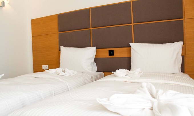 Buzau Hotel | Discover Hotel Avenue: Family-Friendly Stay with Spa & Dining