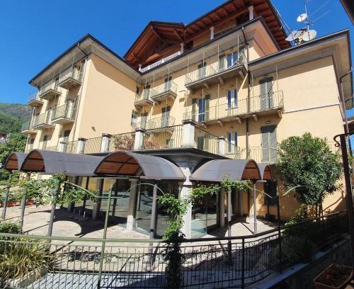 Baveno Hotel | Discover Hotel Azalea: Pet-Friendly Oceanfront Retreat