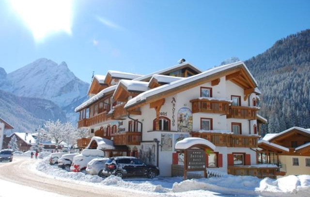 Canazei Hotel | Elegant Hotel B&B Andreas: Family-Friendly & Accessible Stay