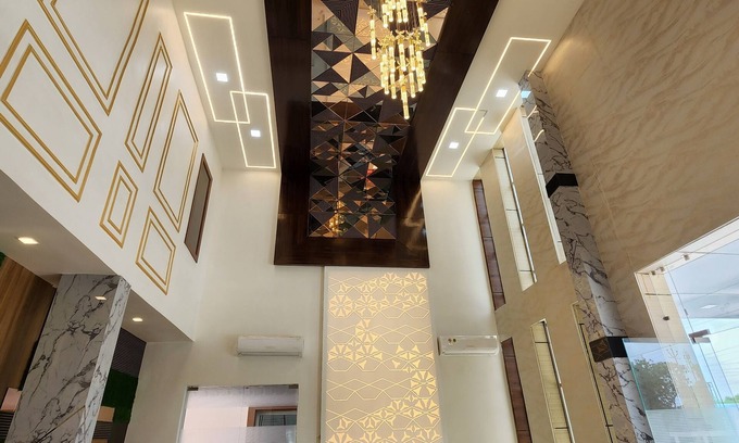 Mathura Hotel | Discover Hotel B P Emerald: Family-Friendly & Accessible