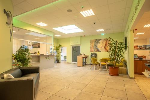 Mauthausen Hotel | Comfortable Stay at Hotel B3 with Breakfast & Family Amenities