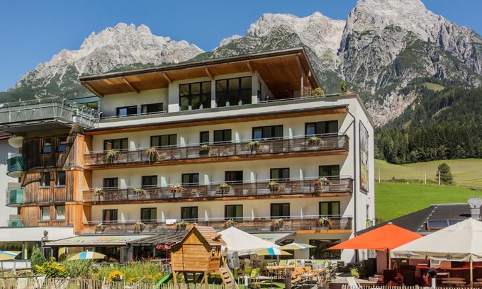Leogang Hotel | Pet-Friendly Hotel Bacher Asitzstubn with Ocean Views
