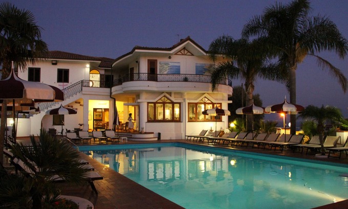 Santa Maria Hotel | Experience Comfort at Hotel Baia del Capo with Pool & Dining