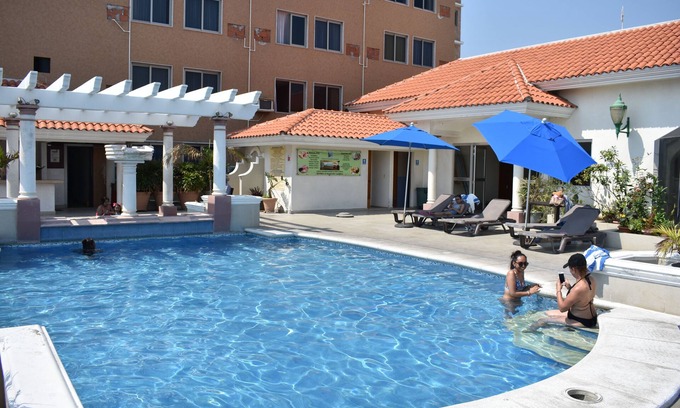 Faros Hotel | Relax at Hotel Baluarte with Pool, Spa & Family Amenities