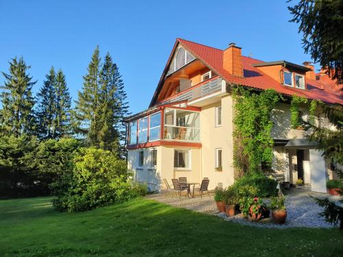 Fleckl House | Hotel Barbara: Pet-Friendly with Oceanfront Bliss