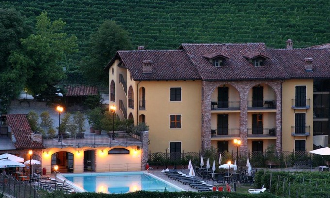 Barolo Hotel | Explore Hotel Barolo: Family-Friendly with Pool & Hot Tub