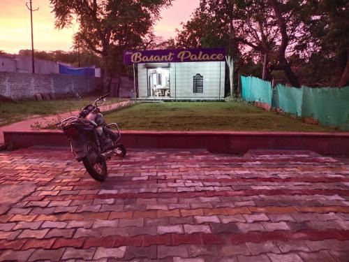 Fatehpur Sikri Hotel | Family-Friendly Stay at Hotel Basant Palace with Dining Options