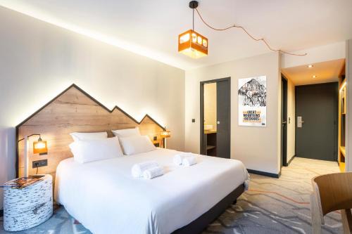 Albertville Hotel | Discover Base Camp Lodge in Albertville, Pet-Friendly & Relaxing