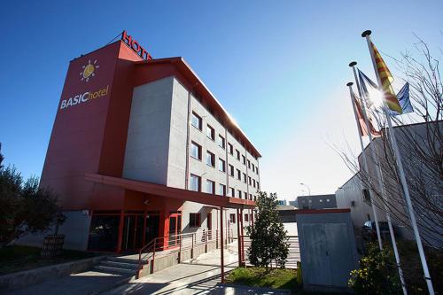 Vilafranca del Penedes Hotel | Budget-Friendly Hotel Basic with Pet and Child Amenities