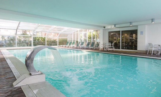 Pinarella Hotel | Experience Comfort at Hotel Bassetti with Ocean Views