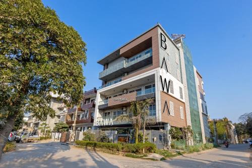 Sector 39 Hotel | Relax at Vaabi Saabi Hotels Medanta - Pet Friendly & Family Fun