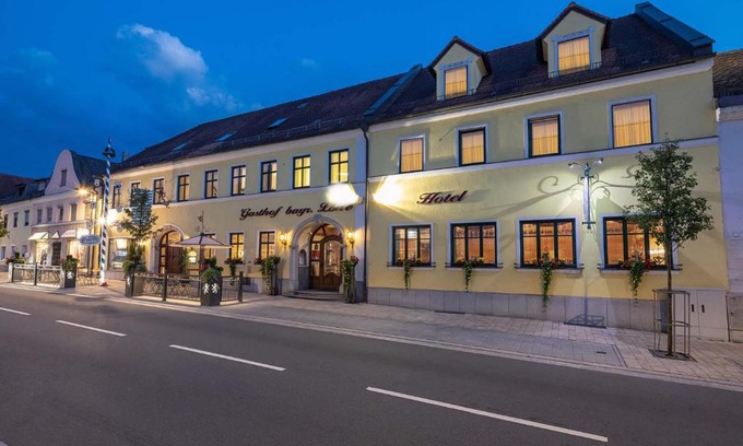 Osterhofen Hotel | Comfortable Stay at Hotel Bayrischer Löwe - Pet Friendly