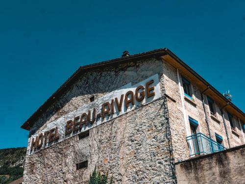 Pont-en-Royans Hotel | Serene Hotel Beau Rivage with Oceanfront Pool & Pet Welcome