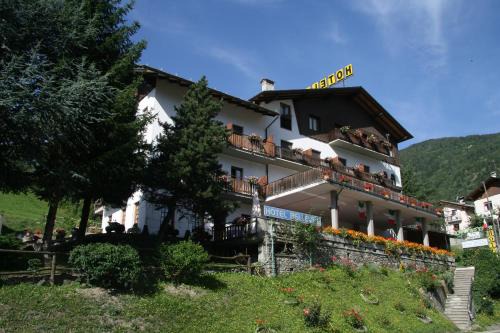 Gignod Hotel | Pet-Friendly Hotel Bellevue with Family Amenities & Great Reviews